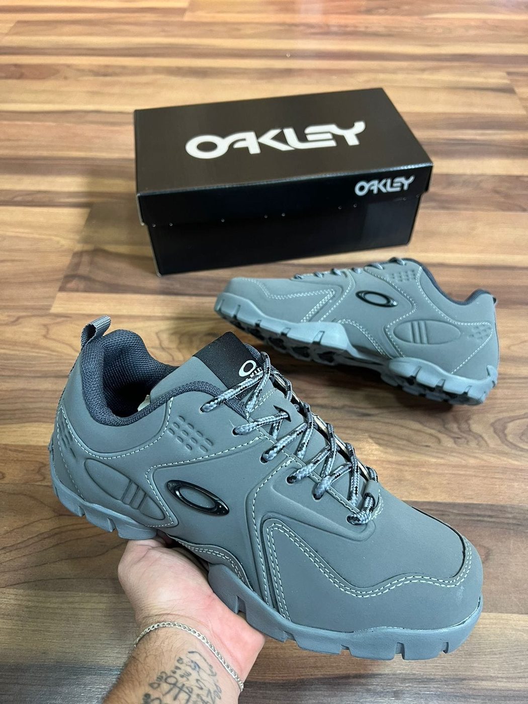 OAKLEY